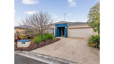 A TOUCH OF CLASS - PET FRIENDLY (OUTSIDE ONLY) - Accommodation Rockhampton 0