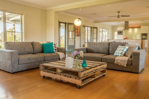 Abingdon House - Accommodation Rockhampton 1