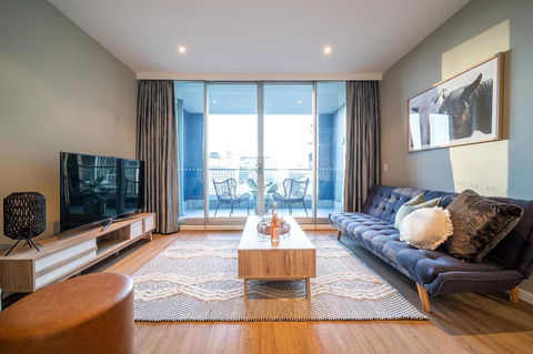 Above The Square On Hindmarsh-Pool - Gym - Carpark - Accommodation Rockhampton 0