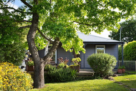 Absolute - Accommodation Rockhampton 0
