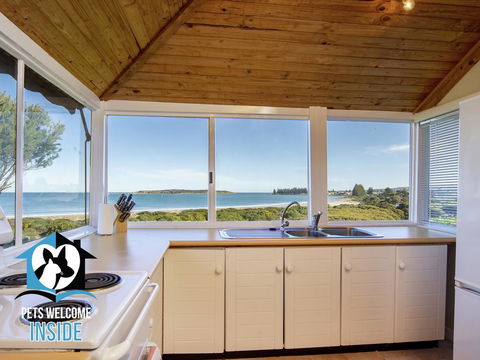Absolute Beachfront 3BR 2BA Home W/ Beach Track - Accommodation Rockhampton 3