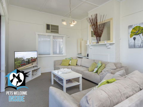 Absolute Beachfront 3BR 2BA Home W/ Beach Track - Accommodation Rockhampton 1