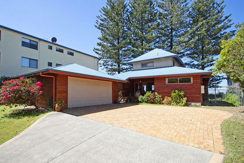 Absolute Beachfront At Hastings - Accommodation Rockhampton 1
