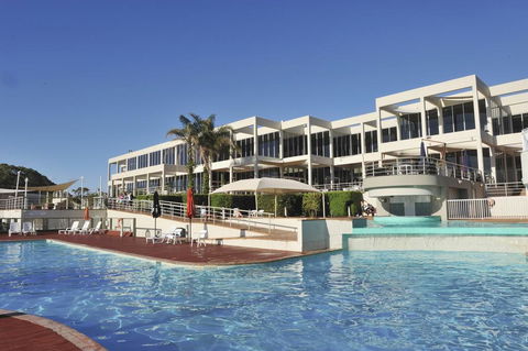 Absolute Beachfront Opal Cove Resort - Accommodation Rockhampton 1