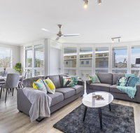 Absolute beachfront penthouse Castaways Beach - Accommodation Rockhampton
