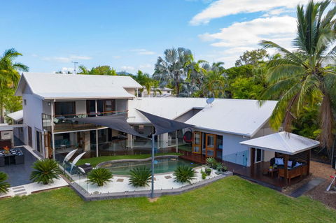 Absolute Lakefront - Port Douglas - Accommodation Rockhampton 1