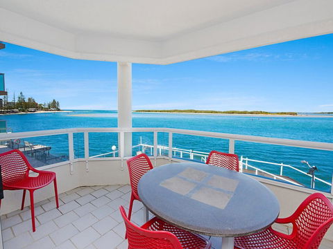 Absolute Waterfront On The Pumicestone Passage - Accommodation Rockhampton 2