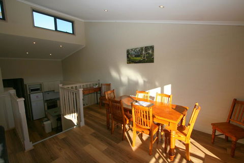 Acacia 5/2 Kirwan Close - Accommodation Rockhampton 1