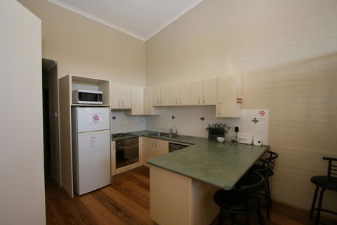 Acacia 5/2 Kirwan Close - Accommodation Rockhampton 2