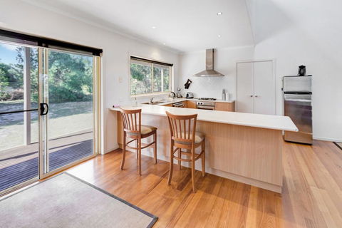 Acacia Lakehouse - The Lake At Your Doorstep - Accommodation Rockhampton 3