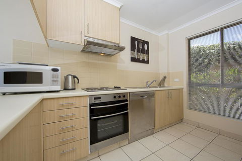 Accommodate Canberra - Kingston Court - Accommodation Rockhampton 3