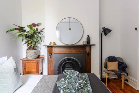 ADDERLEY A Striking 1880s Remodeled Victorian - Accommodation Rockhampton 3
