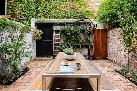 ADDERLEY A Striking 1880s Remodeled Victorian - Accommodation Rockhampton 0