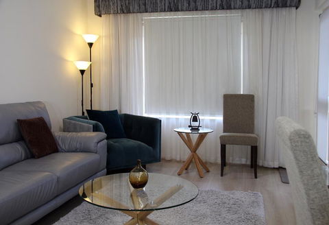 ADELAIDE CBD APARTMENT - 3BR, 2BATH & CARPARK - Accommodation Rockhampton 3