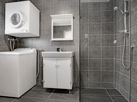 Adelaide Holiday Homes - Accommodation Rockhampton 3