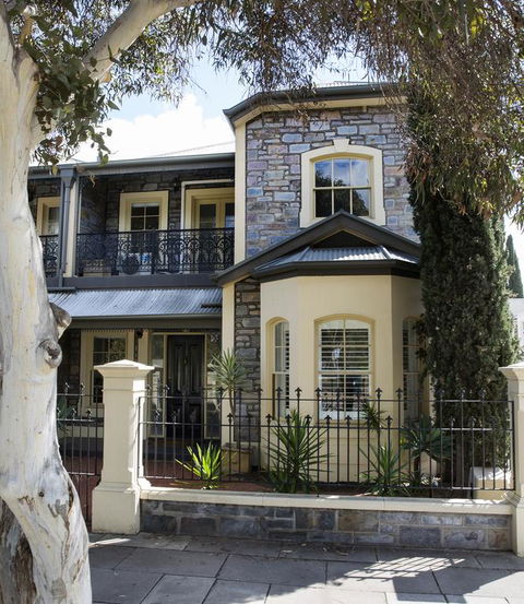Adelaide Mackinnon - Accommodation Rockhampton 3