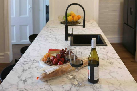 EDW19 - Stylish 2-Bed, 2-Bath Townhose In Drummoyne - Accommodation Rockhampton 1