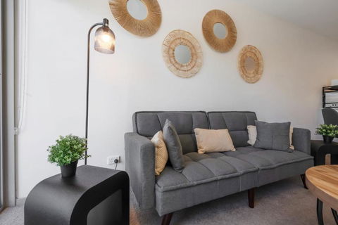 Elegant 2-Bed Apartment With Balcony - Accommodation Rockhampton 0
