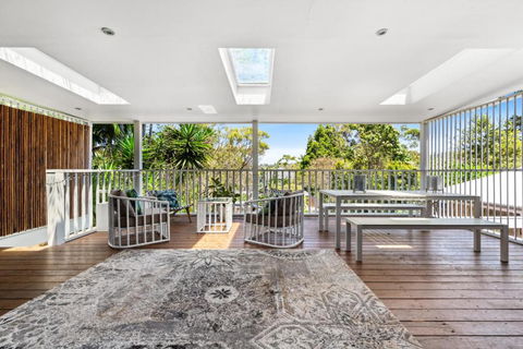 Elegant 3-Bed Home With Games Room & Balcony - Accommodation Rockhampton 1