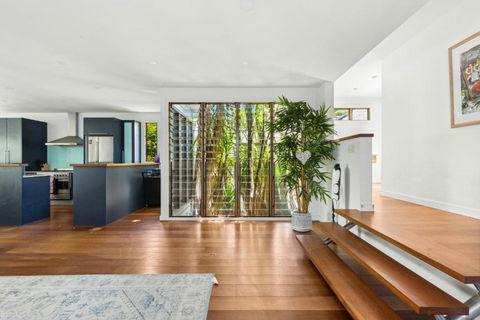 Elegant 3-Bed Home With Games Room & Balcony - Accommodation Rockhampton 0