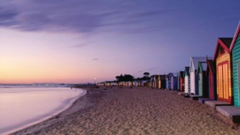 Esplanade Escape To The Brighton Beach Boxes - Accommodation Rockhampton 3