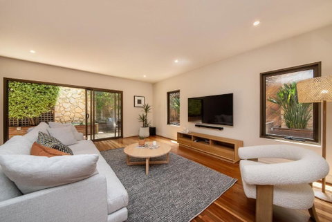 Esplanade Escape To The Brighton Beach Boxes - Accommodation Rockhampton 1