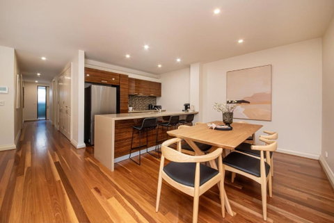 Esplanade Escape To The Brighton Beach Boxes - Accommodation Rockhampton 4