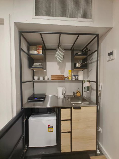 Entire Studio Apartment - Self Check-in - Accommodation Rockhampton 3