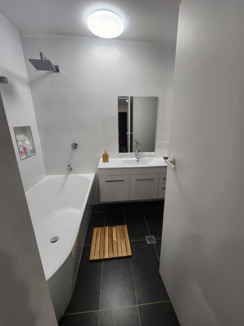Entire Studio Apartment - Self Check-in - Accommodation Rockhampton 2