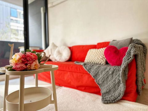 FC104 -1 BATH 2 BR Modern Oasis With, Pool & Gym - Accommodation Rockhampton 1