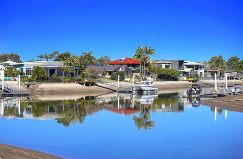 Fabulous Canal-front Unit In Mooloolaba - Accommodation Rockhampton 1