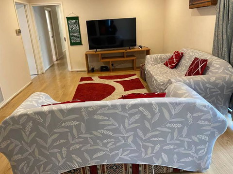 Family Home- Close To Knox City & Dandenong Ranges - Accommodation Rockhampton 0