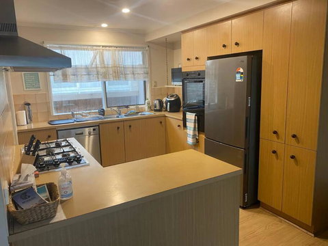 Family Home- Close To Knox City & Dandenong Ranges - Accommodation Rockhampton 3
