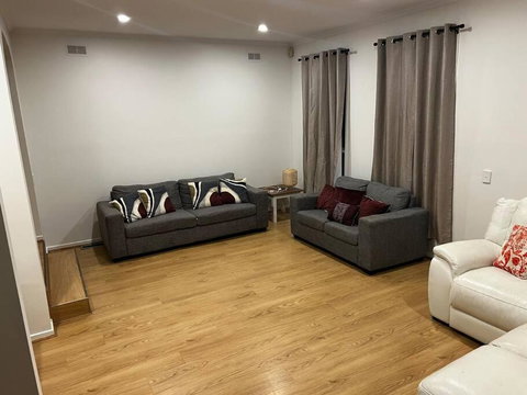 Family Home- Close To Knox City & Dandenong Ranges - Accommodation Rockhampton 4