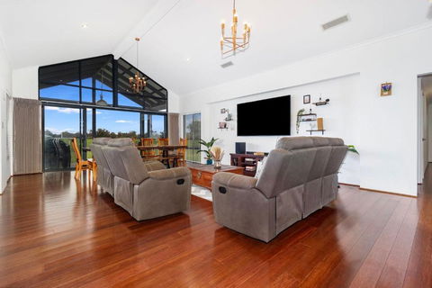 Farm View Retreat - Accommodation Rockhampton 1