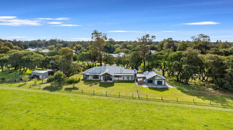 Farm View Retreat - Accommodation Rockhampton 0