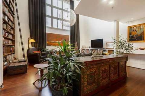 Find Luxury In An Old-Charm Converted Warehouse - Accommodation Rockhampton 4