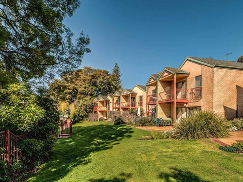 Findlay On The Bay - Accommodation Rockhampton 0