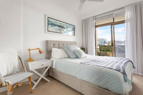 Fine Pine - Beachside Lifestyle With Two Balconies - Accommodation Rockhampton 2