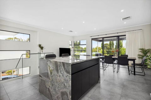 First-Class Townhouse W Free Parking And Wi-Fi - Accommodation Rockhampton 0