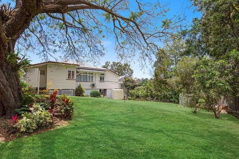 Five-Bedroom Heritage Home - Accommodation Rockhampton 1