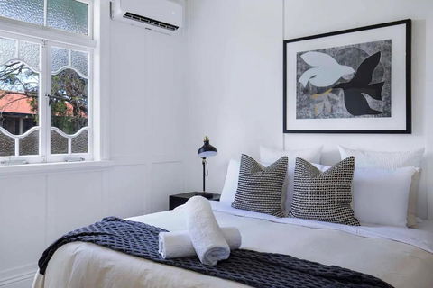 Five-Bedroom Heritage Home - Accommodation Rockhampton 4