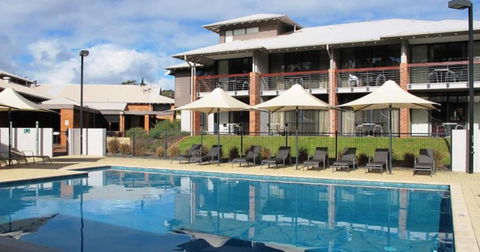Forest Edge Villa - Accommodation Rockhampton 4