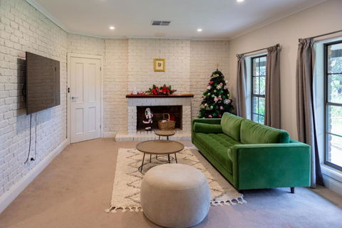 Furche Barossa 5 Bedroom Holiday House - Accommodation Rockhampton 2