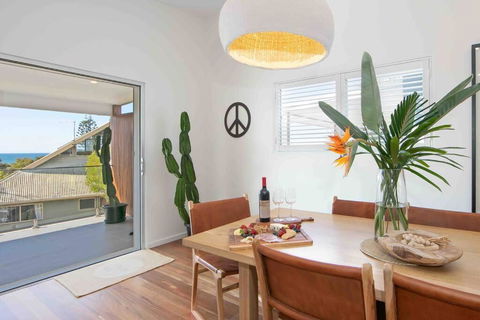 Frankies - Accommodation Rockhampton 0