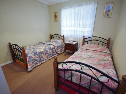 Fravent House - Accommodation Rockhampton 1