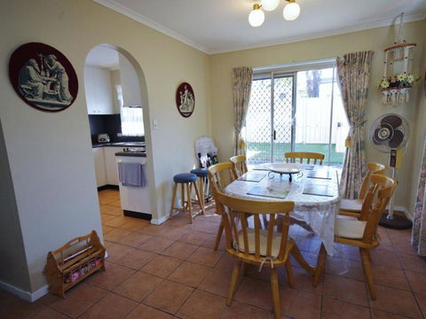 Fravent House - Accommodation Rockhampton 3