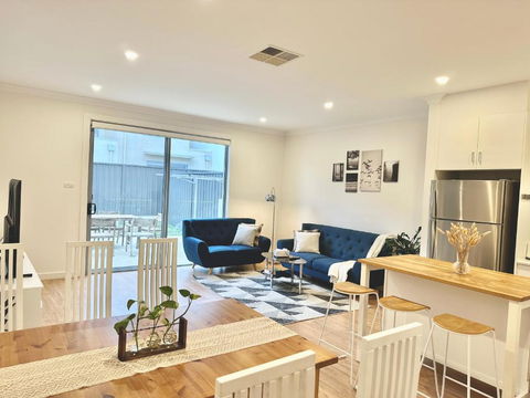 Fully Equipped 3BR-Townhouse - Accommodation Rockhampton 0
