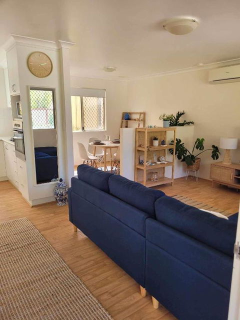 G&R Beach Cottage - Accommodation Rockhampton 2