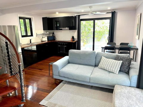 Gabba Central Lofthouse Sleeps5 Pets - Accommodation Rockhampton 4